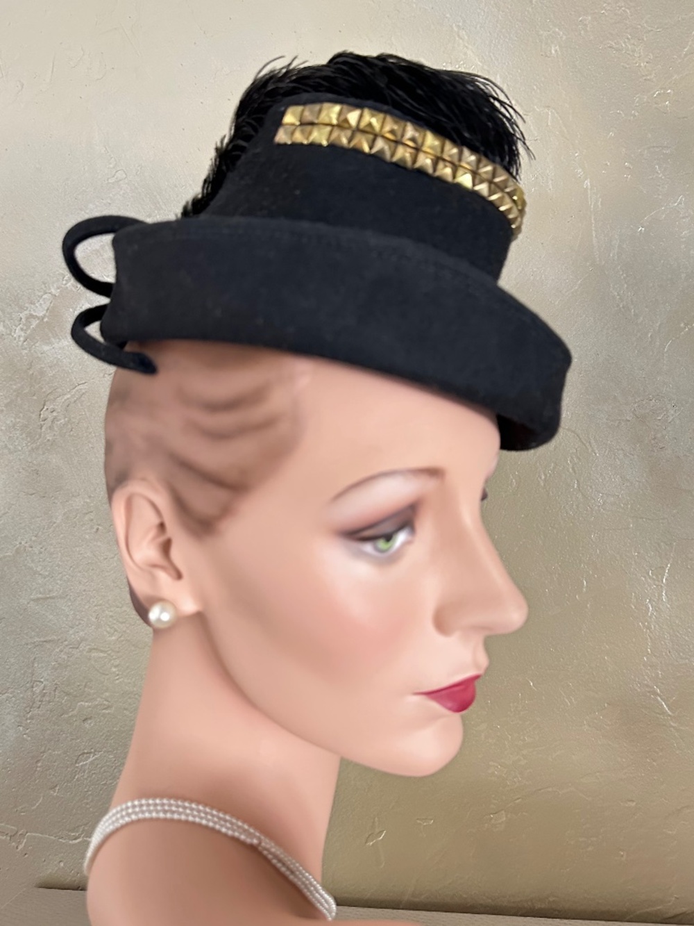 DAPPER 1940s' BLACK FELT TILT HAT + GOLD STUDS & FEATHER